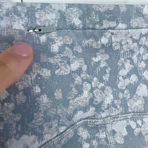 Lululemon Crop (Hi-Rise) *21” Leggings Size 6 - Picture 6 of 10